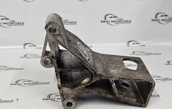 Engine mounting bracket