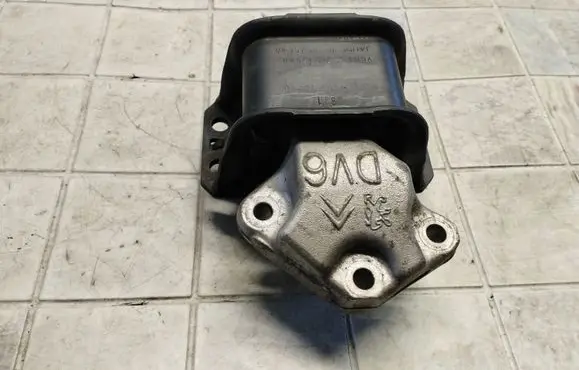 Peugeot 3008 I Engine mount bracket 9636270080 9636583980 9636845880