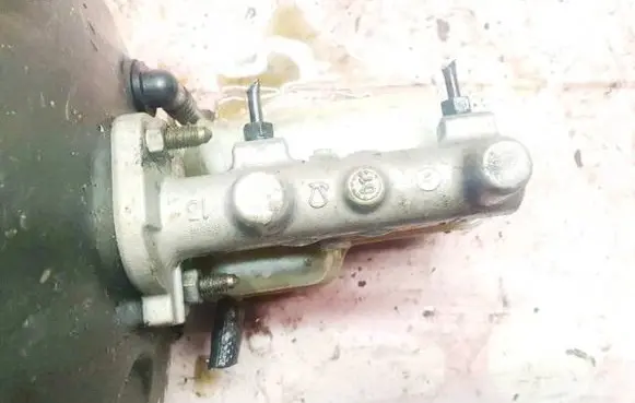 Skoda Fabia Mk1 (6Y) Master brake cylinder x5617