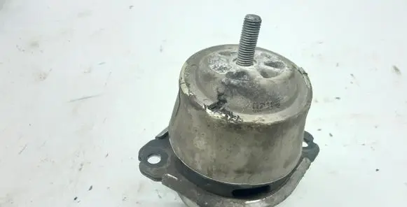 Audi Q7 4L Engine mount bracket 7L8199131A