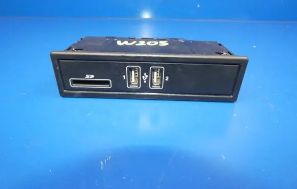 Mercedes-Benz C W205 USB socket connector A2058200226 090415