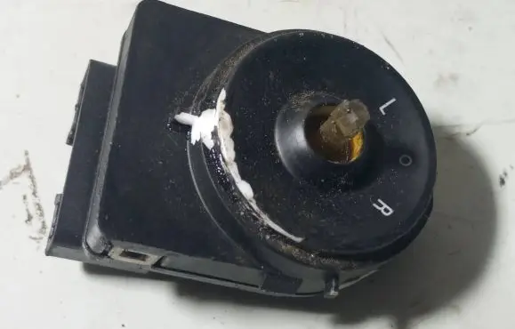 Opel Astra J Wing mirror switch 13271827