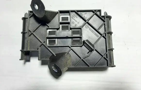 Other engine bay part