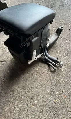 Toyota Land Cruiser (J200) Glove box central console 