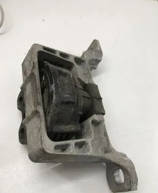 Ford Focus Engine mount bracket 307396