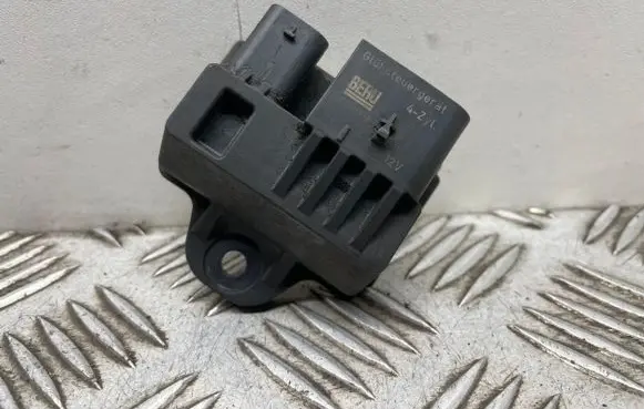 BMW 5 F10 F11 Glow plug pre-heat relay 7810856