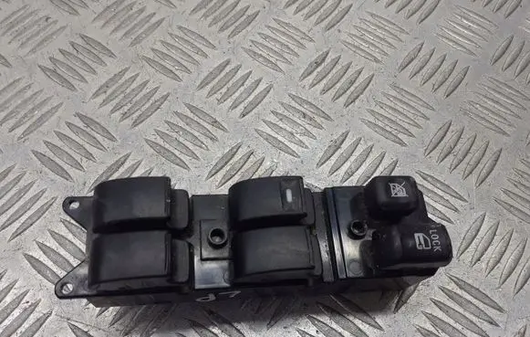 Mitsubishi Outlander Front door window switch trim 8608A185