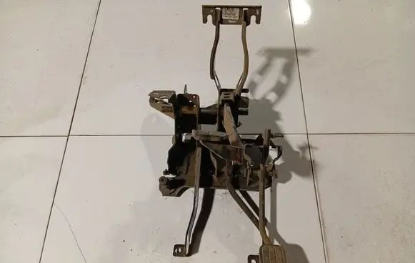 Volkswagen Sharan Brake pedal 97vw2L388EBYYEN