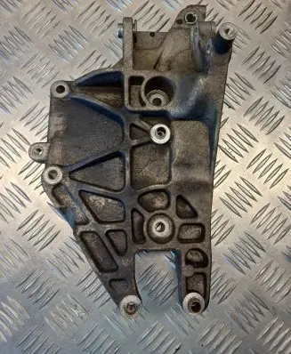 Engine mounting bracket