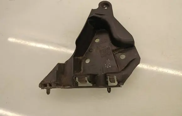 Volvo XC60 Front bumper mounting bracket 30764618