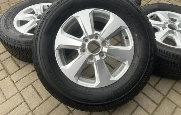 Toyota Land Cruiser J300 R18 alloy rim 