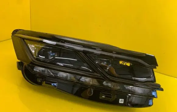 Volkswagen Touareg III Headlight/headlamp 761941081A