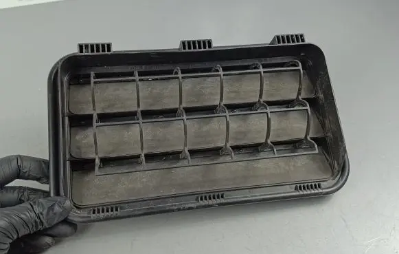 KIA Sorento Quarter panel pressure vent 