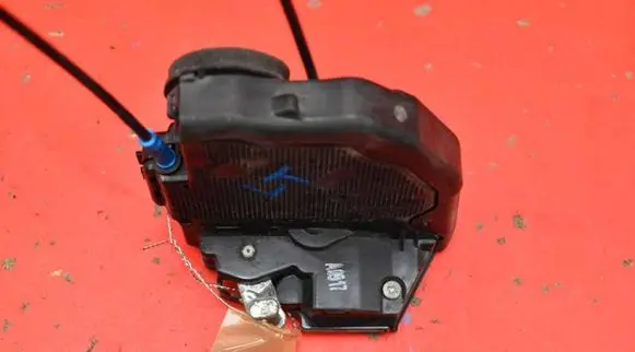 Toyota Auris E180 Rear door lock A084219
