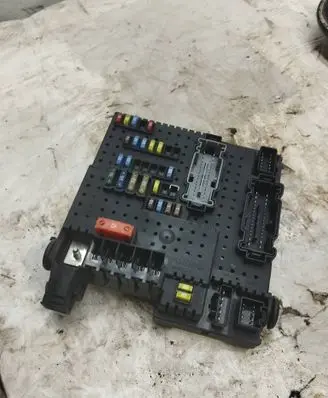 Volvo V70 Fuse module 8676391 12217799 00004941132