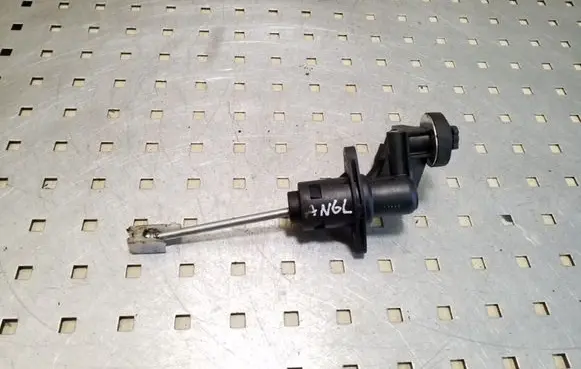 Audi A4 S4 B7 8E 8H Clutch master cylinder 8E2721401AC