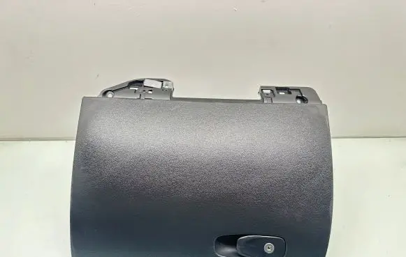 Glove box