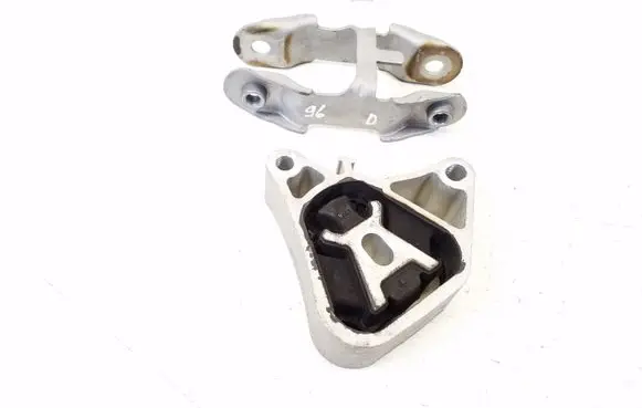 Mercedes-Benz A W176 Engine mount bracket A2462400809