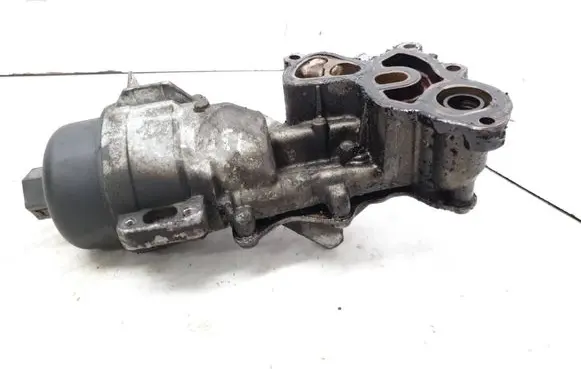 Oil filter mounting bracket
