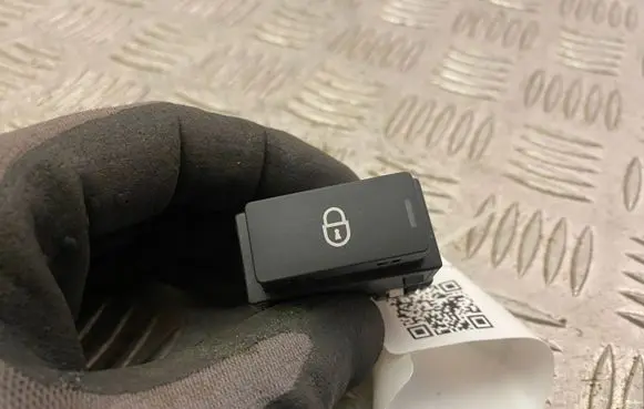 Land Rover Evoque II Central locking switch button HY3214017AA