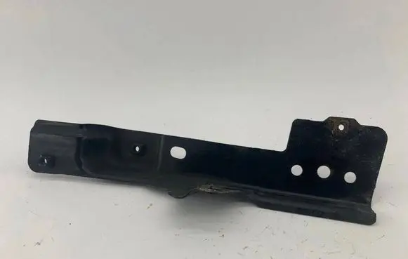 Audi Q7 4L Fender mounting bracket 4L0805698