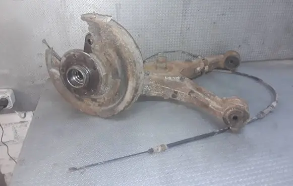 Rear wheel hub spindle/knuckle