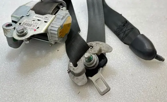 Hyundai i40 Front seatbelt 888103Z000 888203Z000 888103Z000RY
