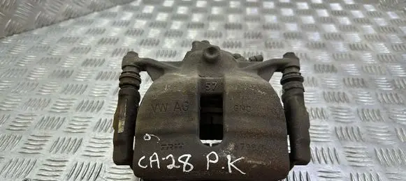 Volkswagen PASSAT B8 Front brake caliper 6798F