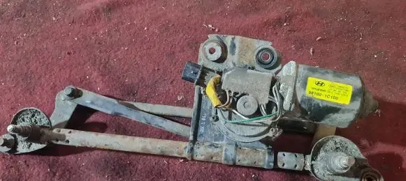 Hyundai Getz Front wiper linkage and motor 981001C100
