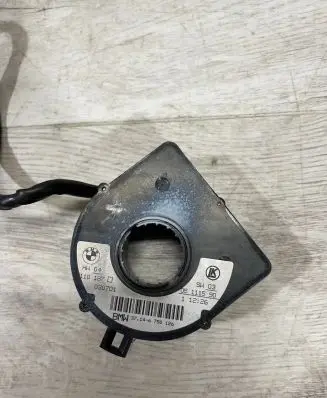 BMW 5 E39 Steering angle sensor 6750126 37146750126 05111590