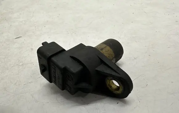 Mercedes-Benz E W210 Camshaft position sensor A0031539728