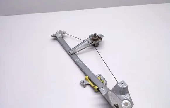 Rear door manual window regulator