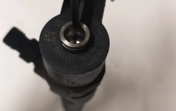 Opel Insignia A Fuel injector 0445110327