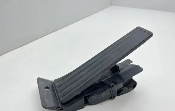 BMW 1 F20 F21 Accelerator throttle pedal 6853176