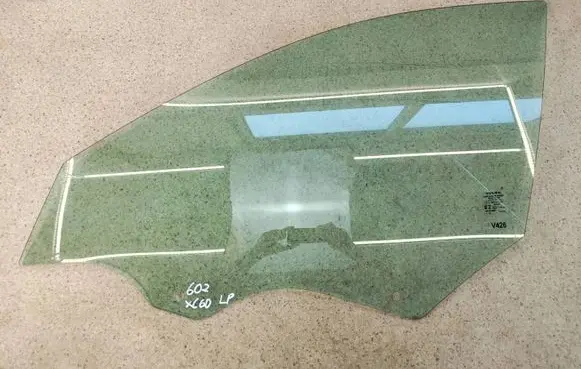 Volvo XC60 Front door window glass four-door