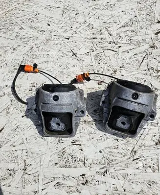 Engine mount bracket