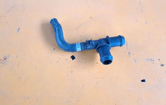 Mercedes-Benz E W212 Engine coolant pipe/hose EK3017027