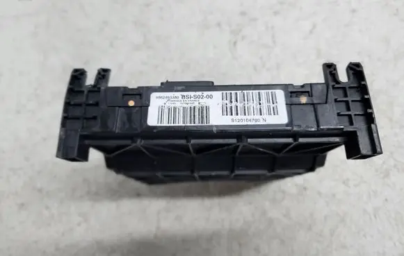 Peugeot 407 Fuse module 9662463380 BSIS0200