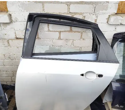 Nissan Primera Rear door