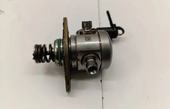 Mercedes-Benz C W206 Fuel injection high pressure pump A2540700400
