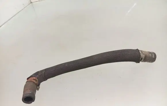 Engine coolant pipe/hose