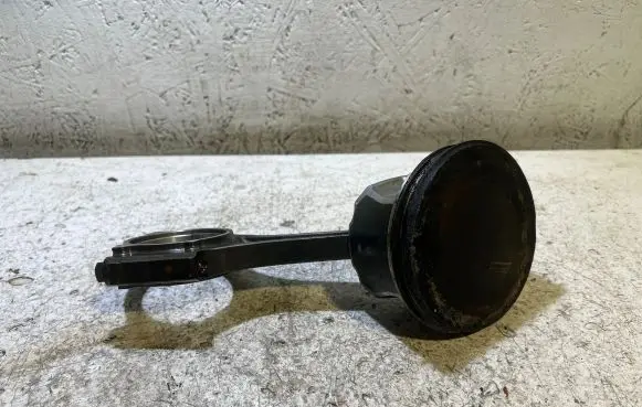 Dodge Challenger Piston with connecting rod