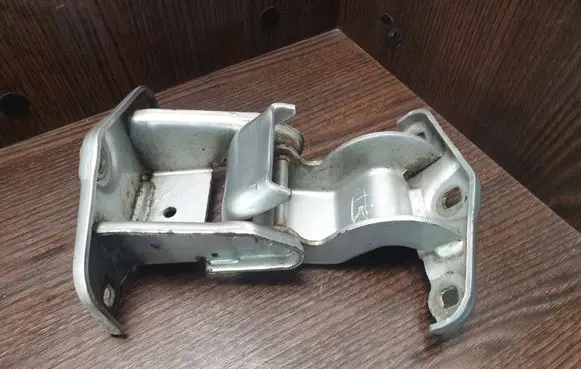 Nissan Primastar Tailgate/trunk/boot hinge 312304K