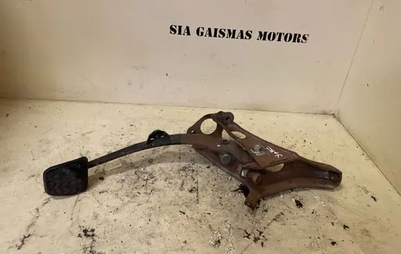 Toyota Yaris Clutch pedal 