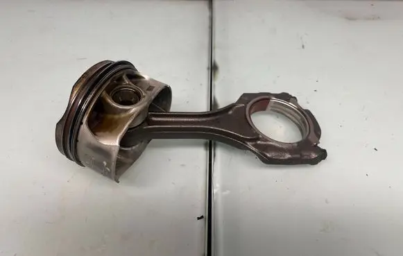BMW 7 G11 G12 Piston with connecting rod 8665195 11258665195 7852246