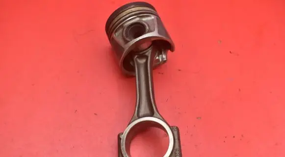 Volkswagen Golf IV Piston 