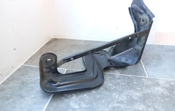 Audi A6 S6 C6 4F Intercooler pipe mounting bracket 4F0145814