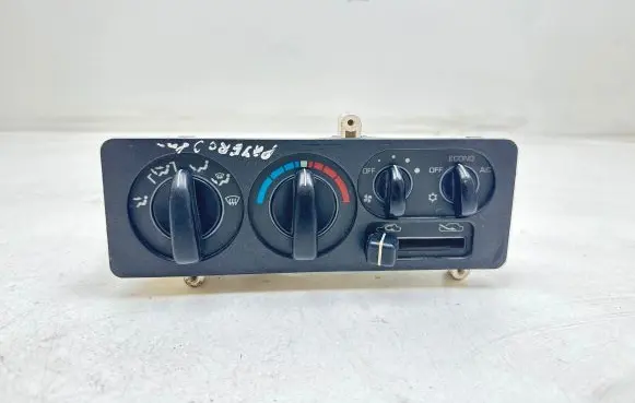 Mitsubishi Pajero Climate control unit