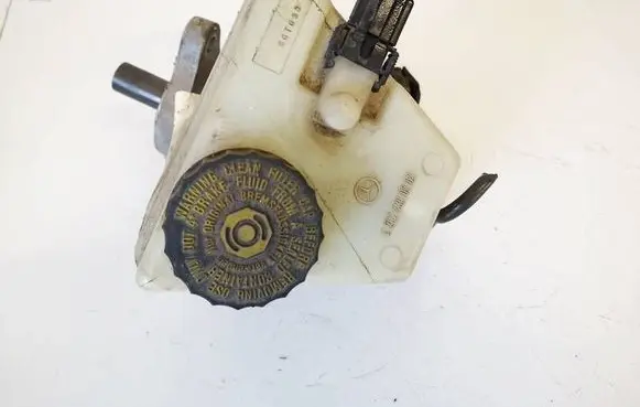 Brake fluid reservoir
