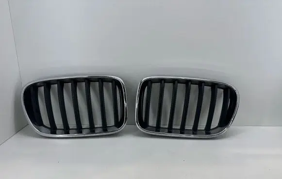 BMW X3 F25 Front bumper upper radiator grill 7210725